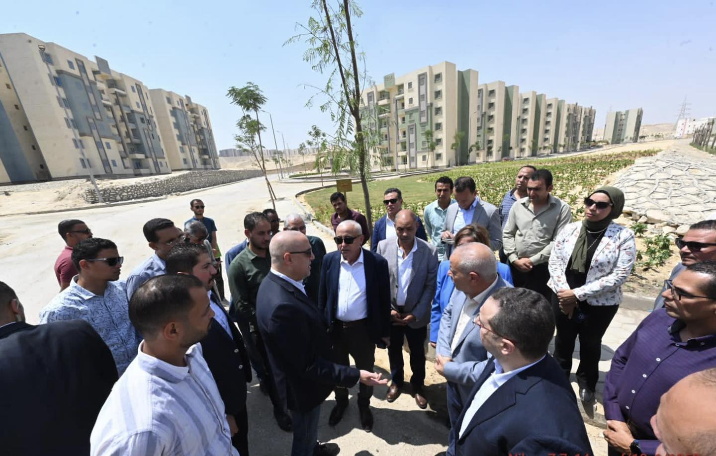 وزير الإسكان يتفقد مواقع وحدات المبادرة الرئاسية "سكن كل المصريين" بمدينة 15 مايو